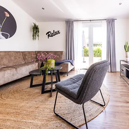 In Netherlands By Scenic Pond Велдховен