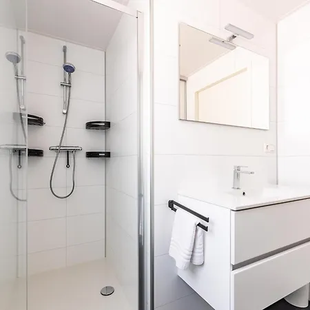 Шале In Netherlands By Scenic Pond Велдховен