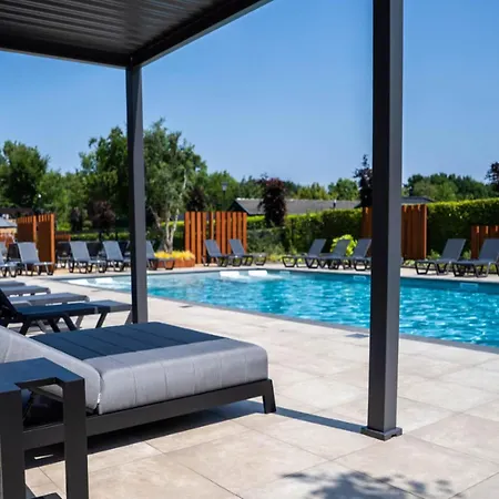 Шале In Netherlands By Scenic Pond *